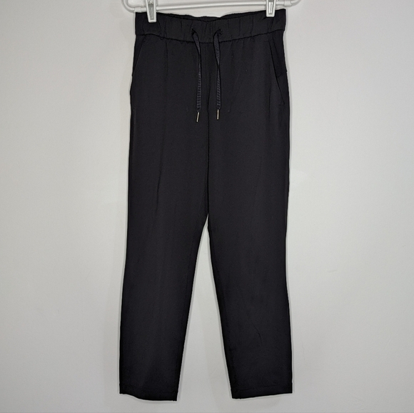 Lululemon On The Fly Black Luxtreme Medium Rise Pant 4 - Picture 1 of 12